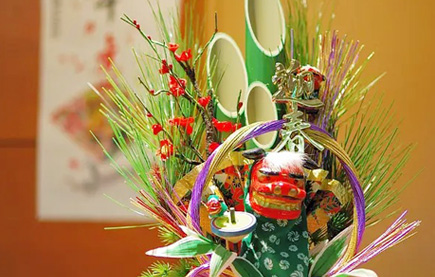 昨夜行われた春の芸術品オークションで、呉冠中の代表「江南春暁」は2億3000万元で取引され、中国を記録した国の現代